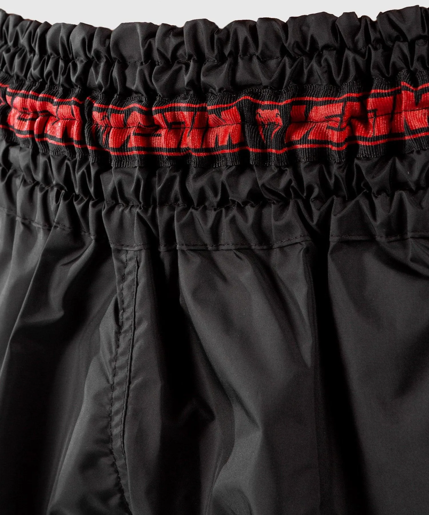 Pantalones cortos Venum Muay Thai Parachute - Negro/Rojo