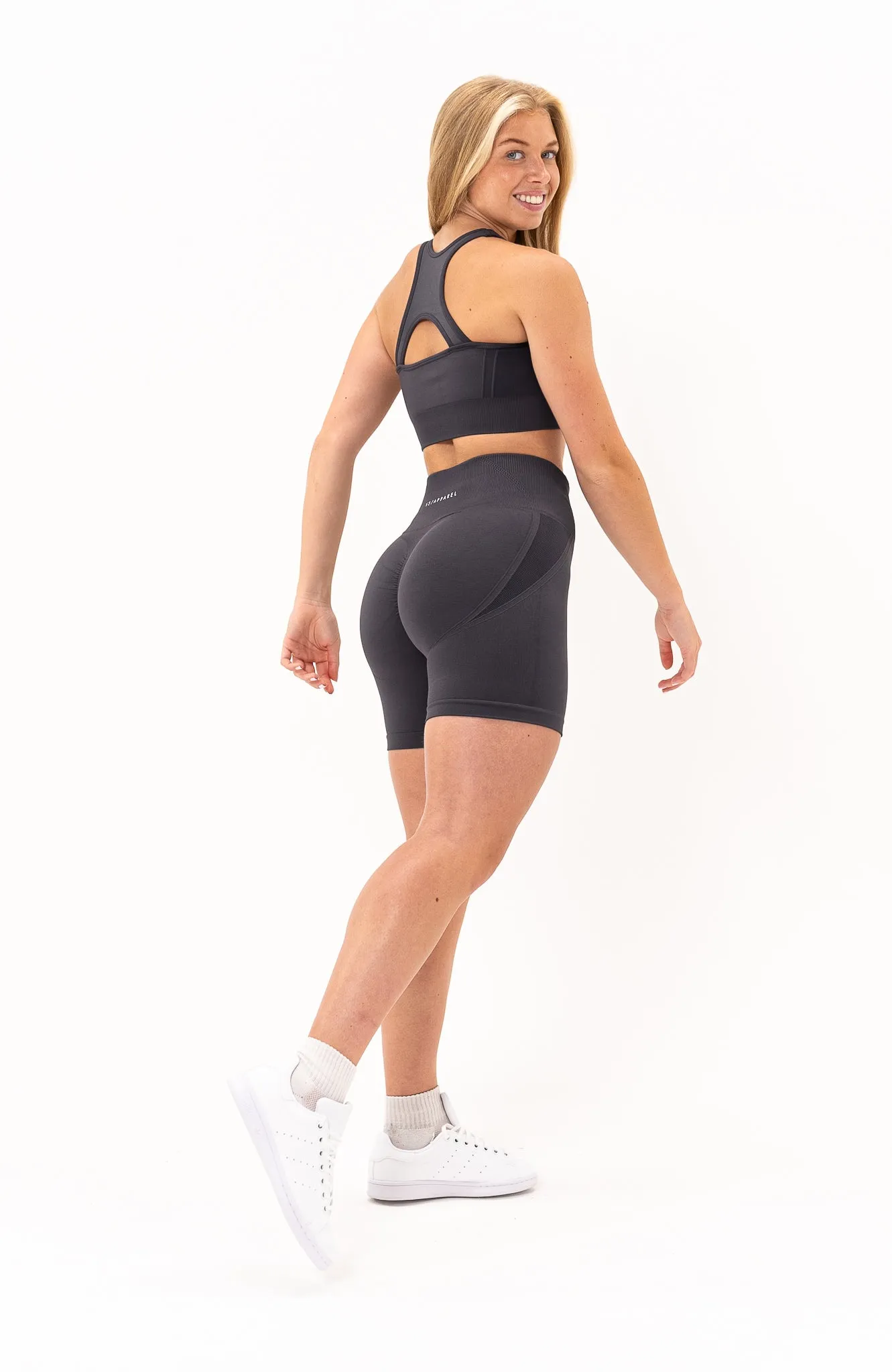 Tempo Seamless Scrunch Shorts & Sports Bra Set - Grey