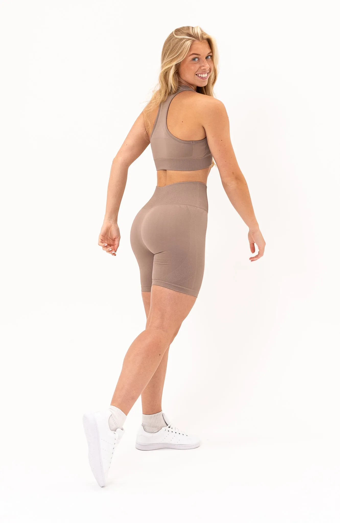 Unlimited Seamless Shorts - Fawn